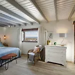 Deluxe Designer Historic Via Lactea, Panoramic Sea Views, Own Private Heated Pool And Subtropical Garden La Asomada (Lanzarote)
